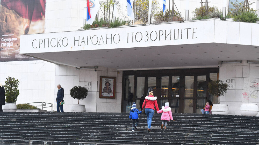 Štrajk upozorenja u Srpskom narodnom pozorištu: Zaposleni traže povećanje plata i popunjavanje upražnjenih radnih mesta 1