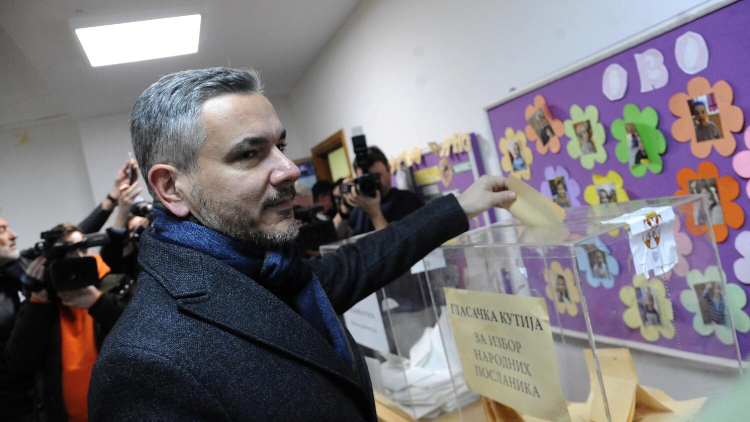 Izbori u fotografijama: Kako je teklo glasanje na biračkim mestima u Srbiji (FOTO) 6