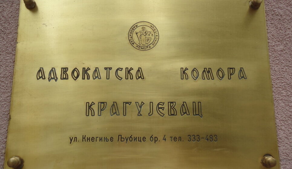 Protest kragujevačkih advokata u znak podrške kolegi koga je napao policijac za vreme vršenja dužnosti 1