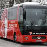 Obijen klupski autobus kragujevačkog Radničkog pred utakmicu sa Partizanom na parkingu u Beogradu 2