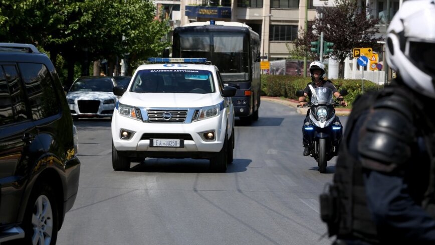 Navijači Dinama ostaju u grčkim zatvorima još šest meseci: Prilikom dovođenja na sud vređali novinare i policiju, pokazivali srednji prst 2