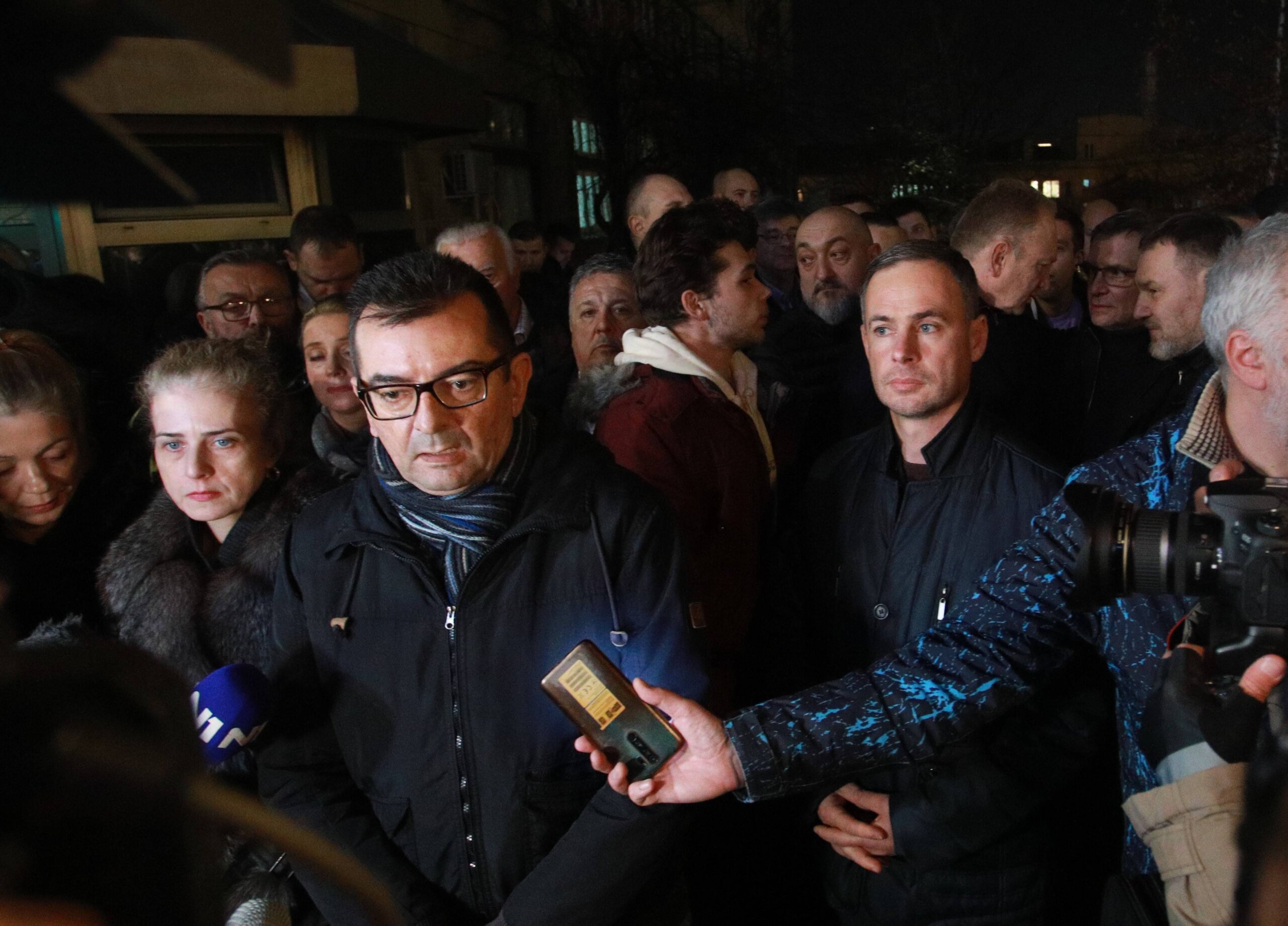 Osmi protest opozicije završen ispred Policijske uprave Grada Beograda: "Nećemo nijednog građanina ostaviti na milost i nemilost Vučićevoj policiji" (VIDEO/FOTO) 5