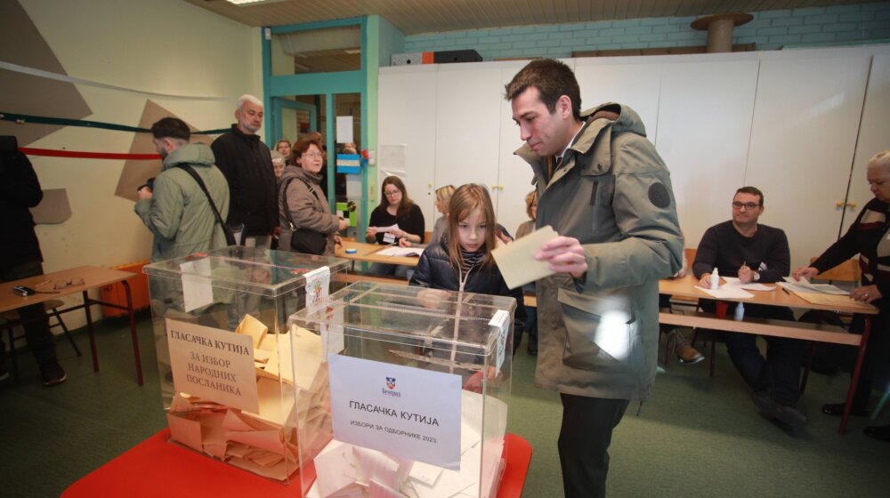 Veselinović: Nadam se mirnoj tranziciji vlasti 1