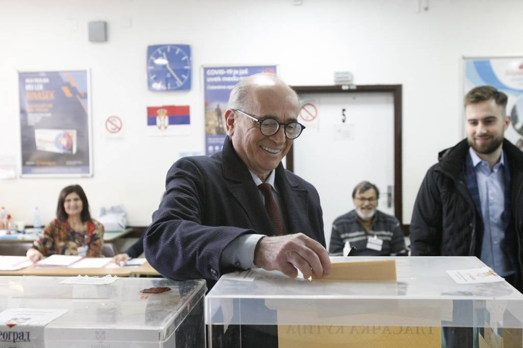 Izbori u fotografijama: Kako je teklo glasanje na biračkim mestima u Srbiji (FOTO) 22