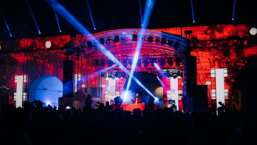 Doček u Novom Sadu: Detaljna satnica proslave novogodišnje noći u kojoj nastupaju Buč Kesidi, Ljubičice, Elemental, Partibrejkersi i mnogi drugi 2