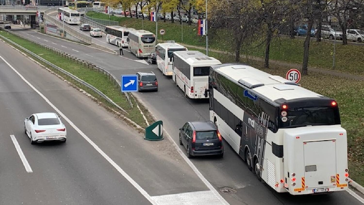 Može li opozicija da izađe iz vic kampanje? 2 sns