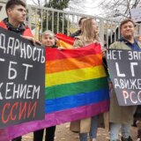 Žene u crnom i Beograd prajd održali protest ispred ruske ambasade 1