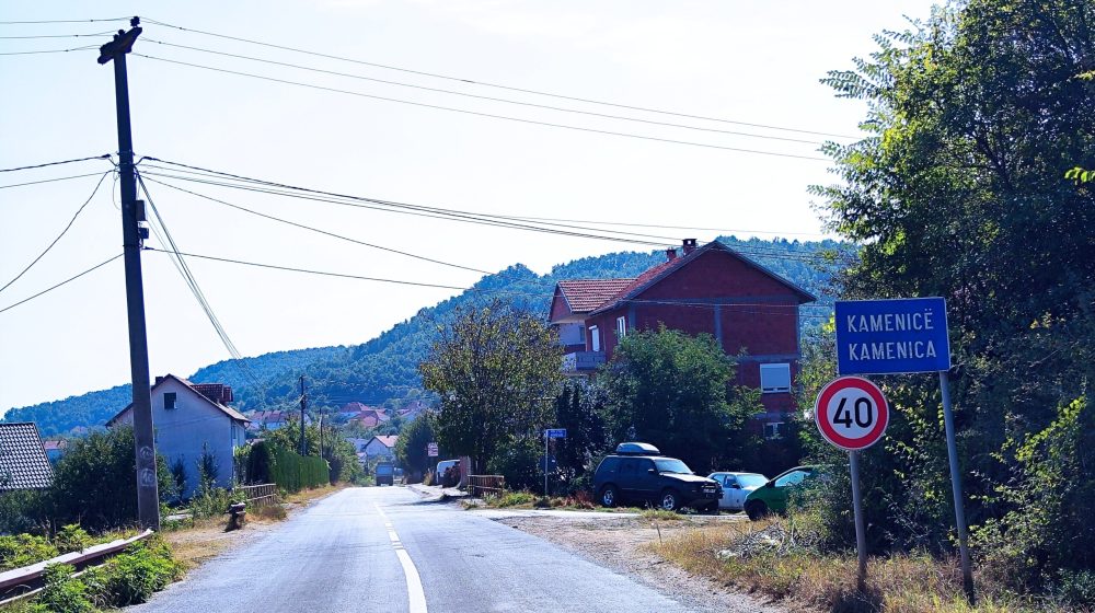 Kosovo: Dvoje direktora srpskih škola osumnjičeno za posedovanje oružja i uništavanje arhivske građe 8