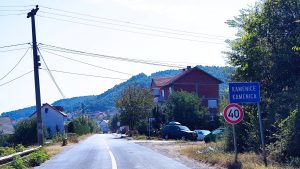 Kosovo: Dvoje direktora srpskih škola osumnjičeno za posedovanje oružja i uništavanje arhivske građe