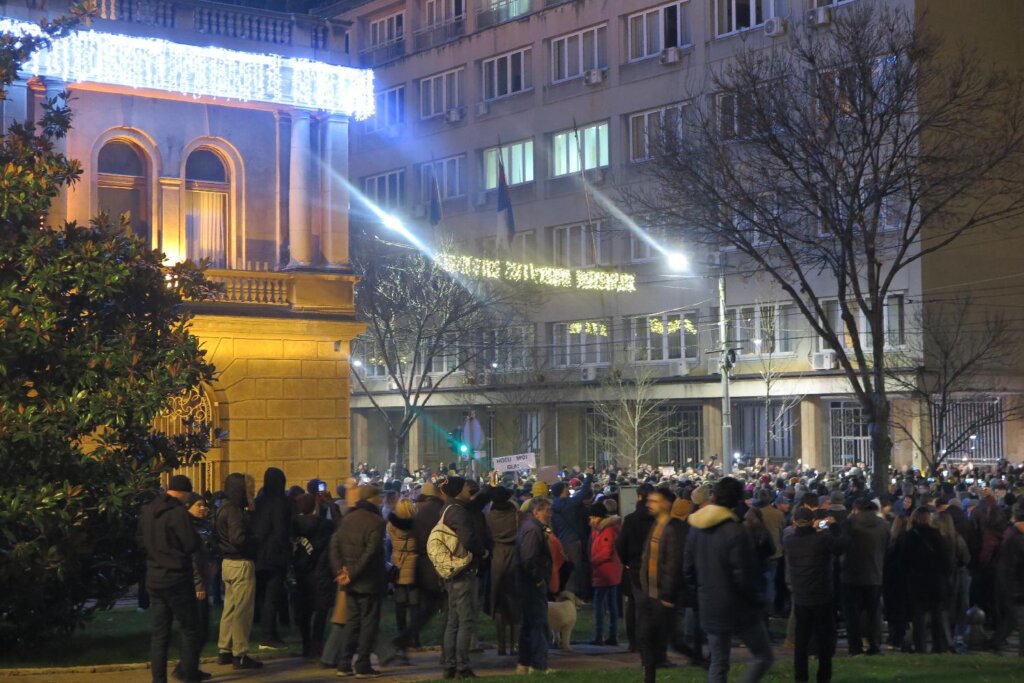 Protest koalicije "Srbija protiv nasilja" ispred RIK-a kroz fotografije 2 Protest koalicije "Srbija protiv nasilja" ispred RIK-a kroz fotografije 2