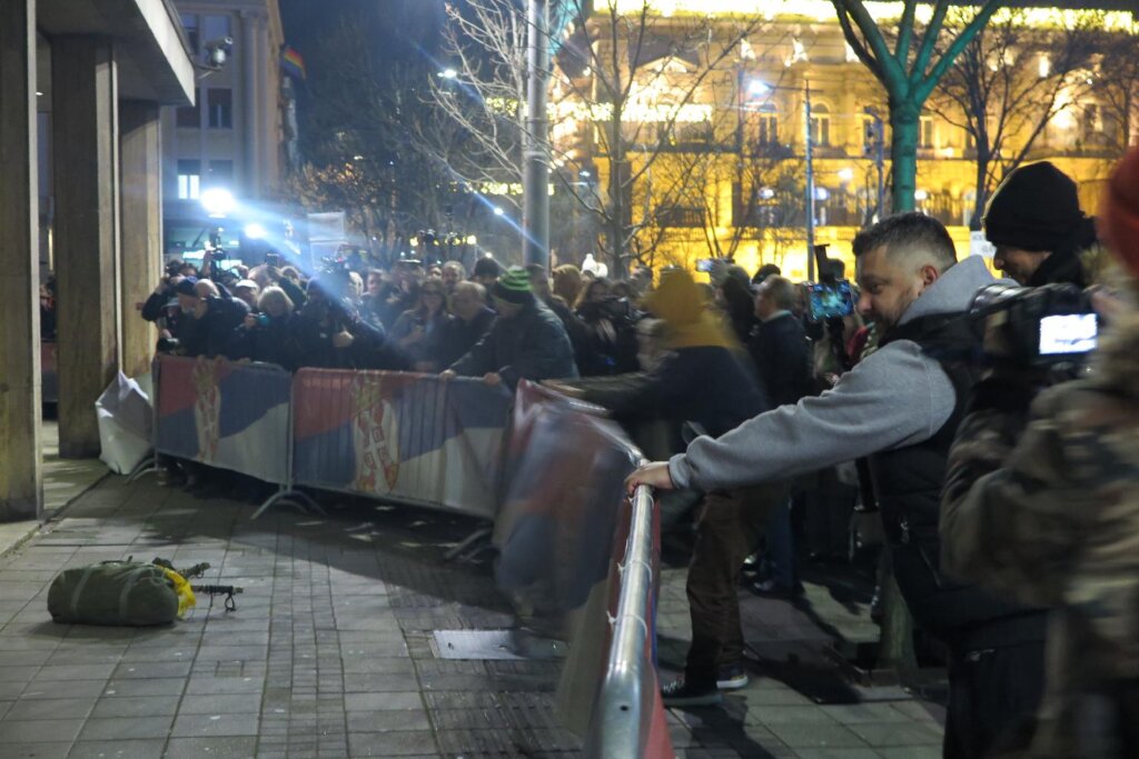 Protest koalicije "Srbija protiv nasilja" ispred RIK-a kroz fotografije 20 Protest koalicije "Srbija protiv nasilja" ispred RIK-a kroz fotografije 20
