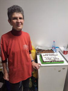 Priča o dobroj deci i još boljim ljudima: Kako su đaci Zemunske gimnazije ispratili omiljenu tetkicu u penziju (VIDEO) 3