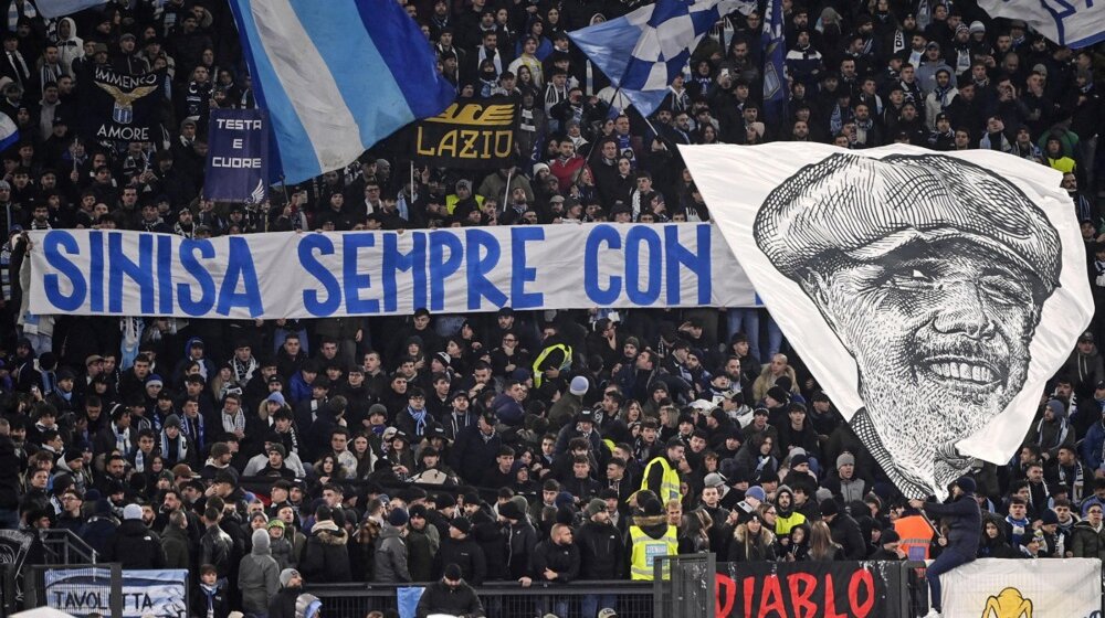 Italija obeležila godišnjicu smrti Siniše Mihajlovića: Dirljive poruke na stadionima i pokloni za porodicu 1