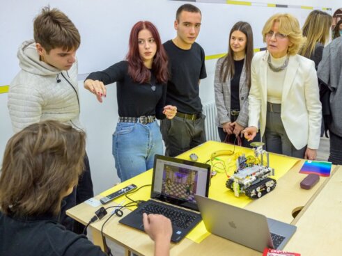 U Prvoj kragujevačkoj gimnaziji otvoren najveći Mejkers lab u Srbiji 5