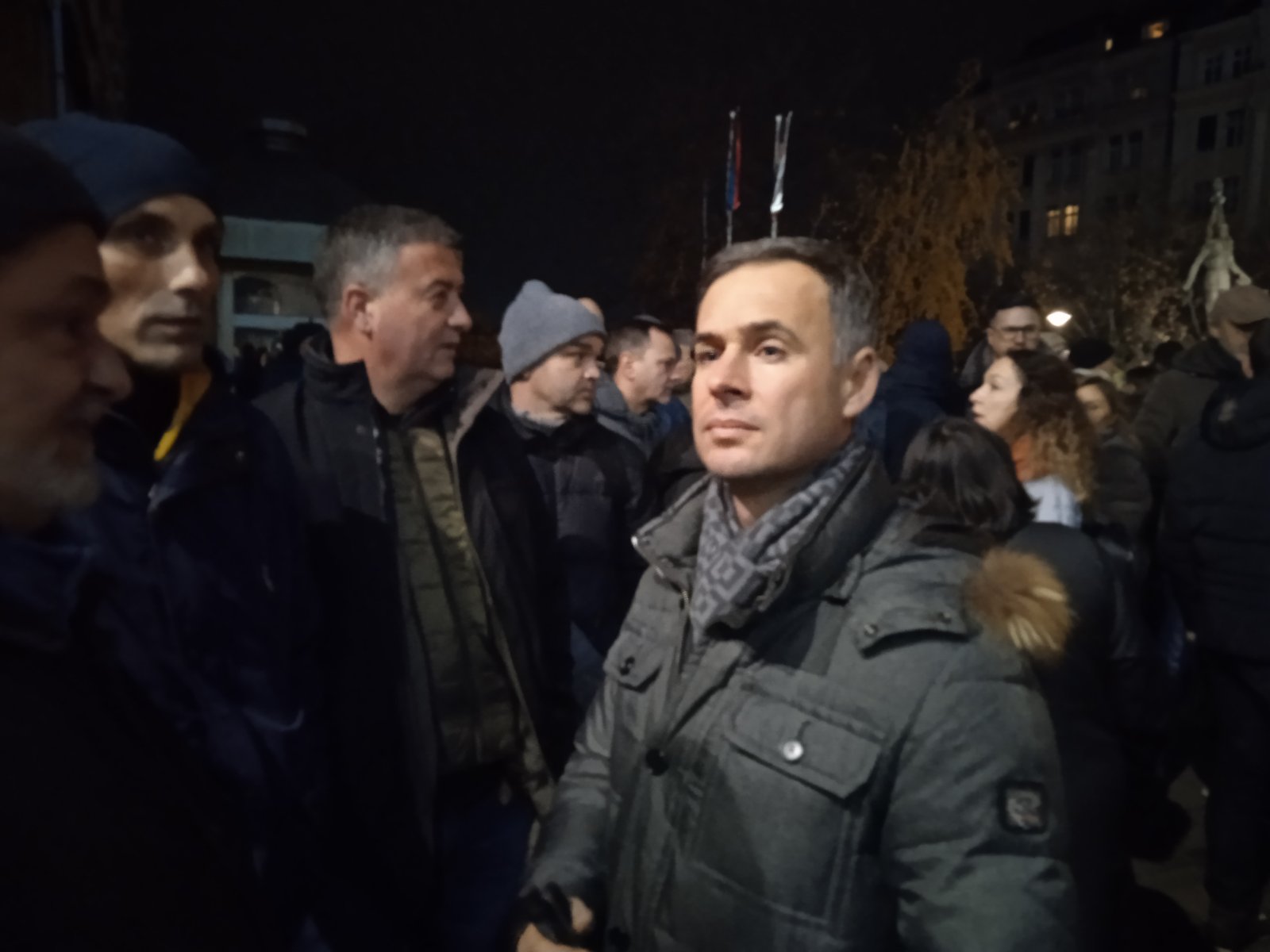 Završen šesti protest ispred RIK-a, od večeras sedmoro političara štrajkuje glađu, za sutra najavljen veliki skup (FOTO, VIDEO) 2