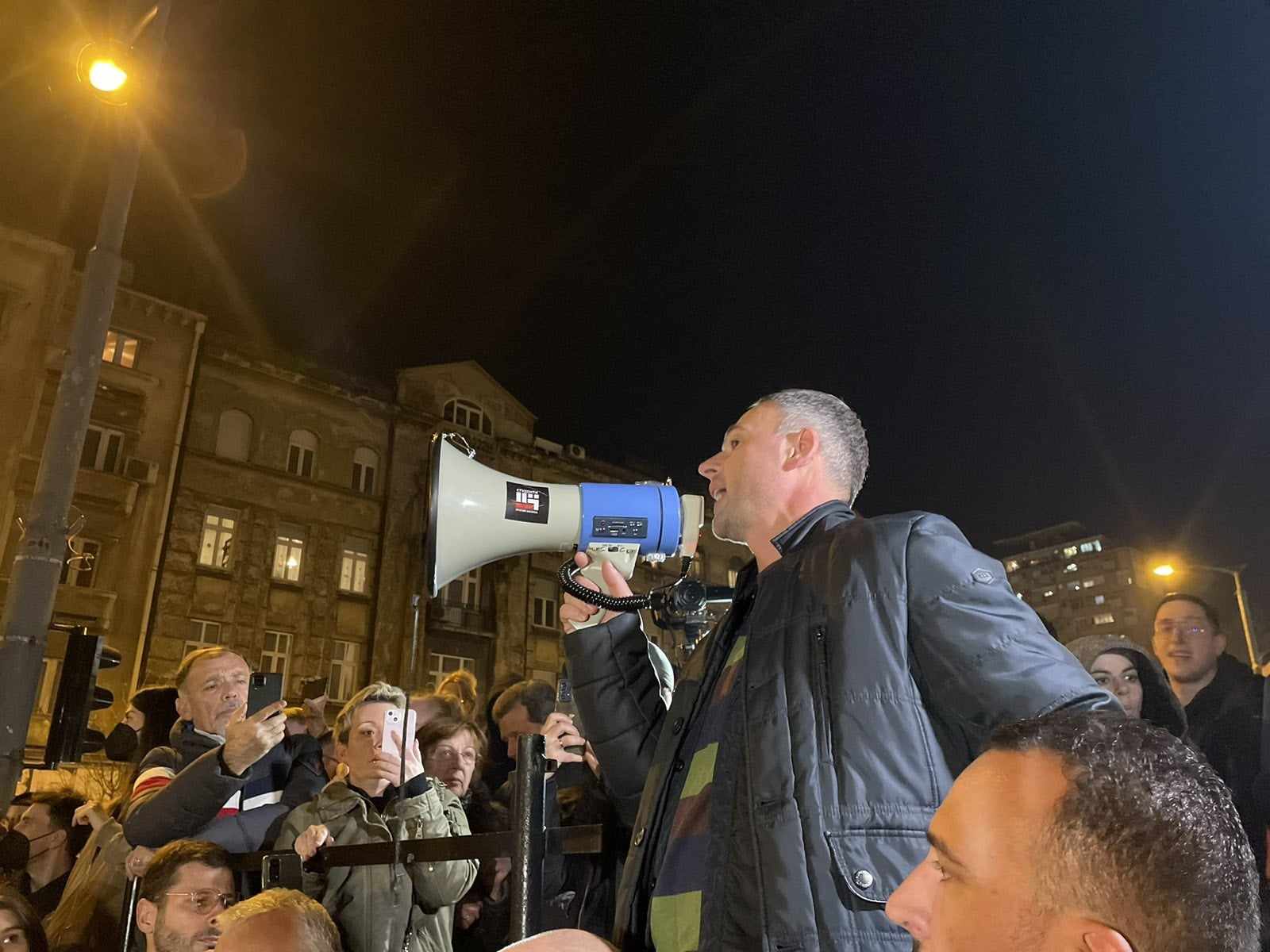 Osmi protest opozicije završen ispred Policijske uprave Grada Beograda: "Nećemo nijednog građanina ostaviti na milost i nemilost Vučićevoj policiji" (VIDEO/FOTO) 2