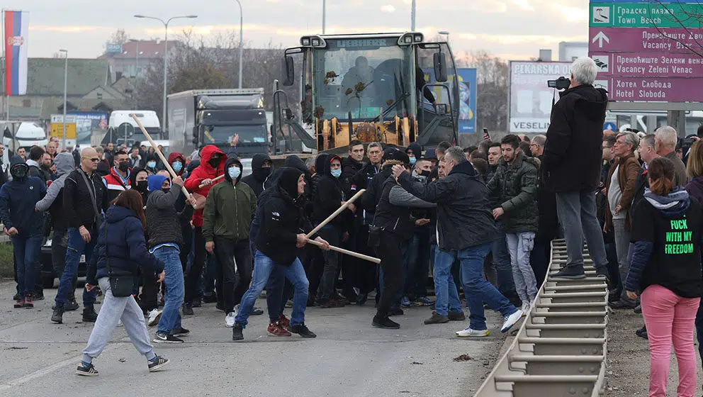 "Do svidanja" do sledećeg premlaćivanja: Demonstracije protiv Miloševića vs protesti protiv Vučića 4