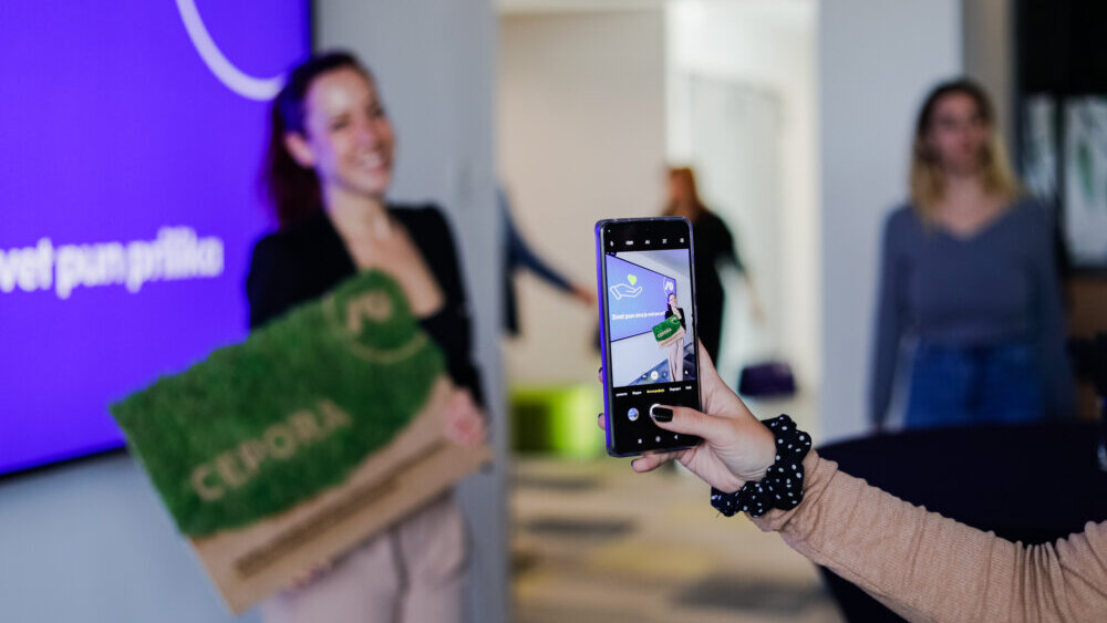 Zajedno stvaramo svet pun prilika: NLB Grupa i NLB Komercijalna banka doniraju 300.000 evra humanitarnim organizacijama u Srbiji 2 Zajedno stvaramo svet pun prilika: NLB Grupa i NLB Komercijalna banka doniraju 300.000 evra humanitarnim organizacijama u Srbiji 2