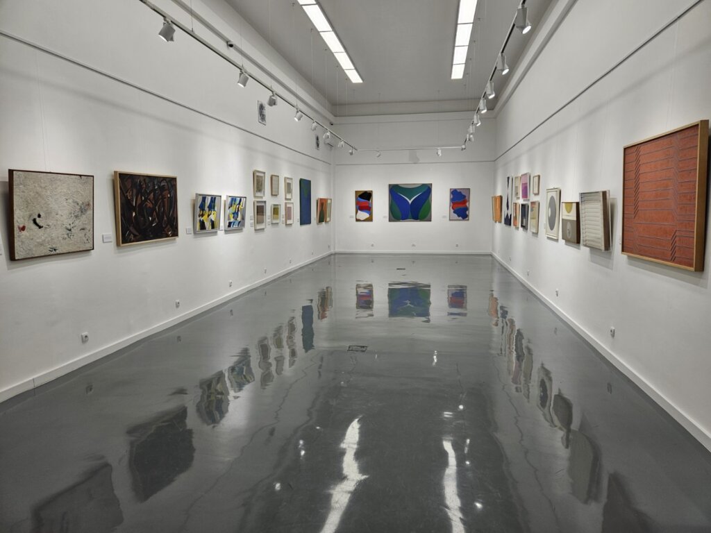 Ambasador Republike Italije, NJ.E. Luka Gori, svečano otvorio izložbu „Nove tendencije ’60“ u galeriji SKC 4