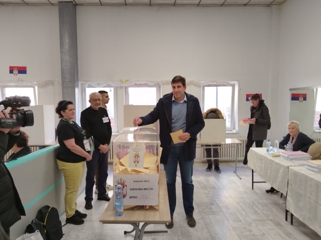 LOKALNI IZBORI - Pokrajinski izbori na 59,82 odsto obrađenih rezultata: SNS 51,6 odsto, SPN 15,73, SVM 9,3. Rasim Ljajić proglasio pobedu u Novom Pazaru 6