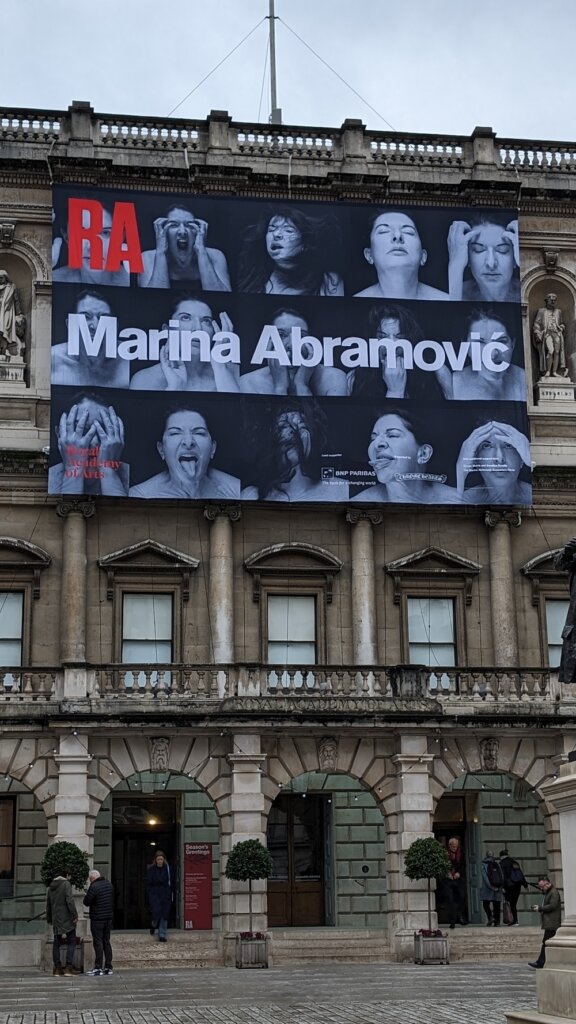 Marina Abramović, umetnica koja je obeležila jesen u Londonu 2 Marina Abramović, umetnica koja je obeležila jesen u Londonu 1