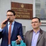 U Kragujevcu priveden advokat na protestu zbog napada policajca na njihovog kolegu: Gore je bilo samo kad su nas komnisti streljali, poručili kragujevački branioci (FOTO) 8