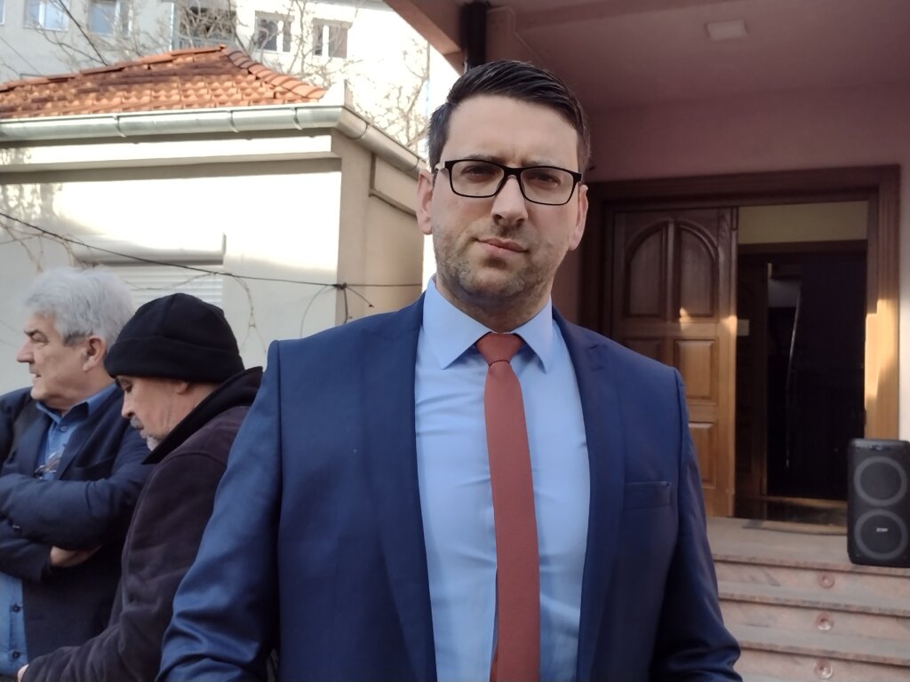 U Kragujevcu priveden advokat na protestu zbog napada policajca na njihovog kolegu: Gore je bilo samo kad su nas komnisti streljali, poručili kragujevački branioci (FOTO) 6
