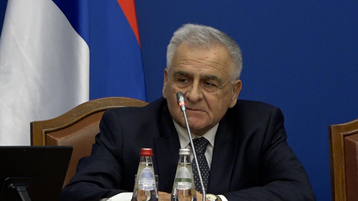 Izbori u fotografijama: Kako je teklo glasanje na biračkim mestima u Srbiji (FOTO) 16