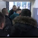 U Raški se uprkos velikim gužvama glasanje odvija nesmetano i brzo 6