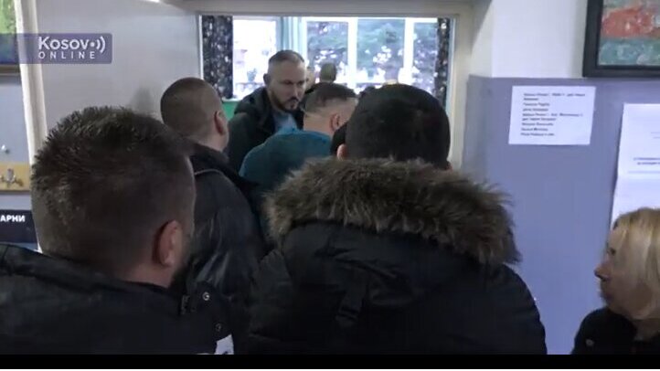 U Raški se uprkos velikim gužvama glasanje odvija nesmetano i brzo 1