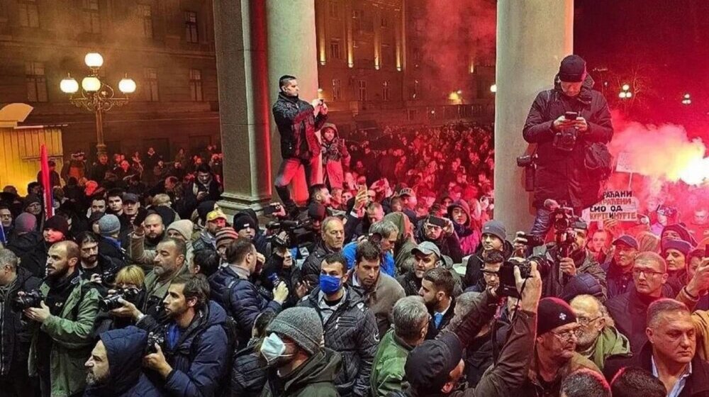 Nemoć režima za opozciju, izazivanje krvoprolića za vlast: Reagovanje kragujevačkih stranaka na noćašnje događaje u Beogradu 1