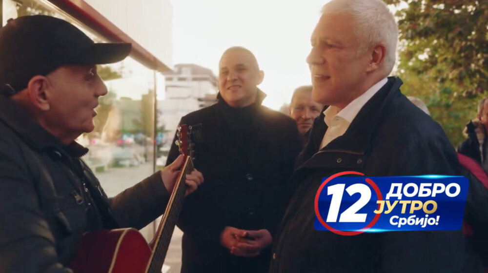 Tadić sa uličnim sviračem zapevao Bajagin hit (VIDEO) 1