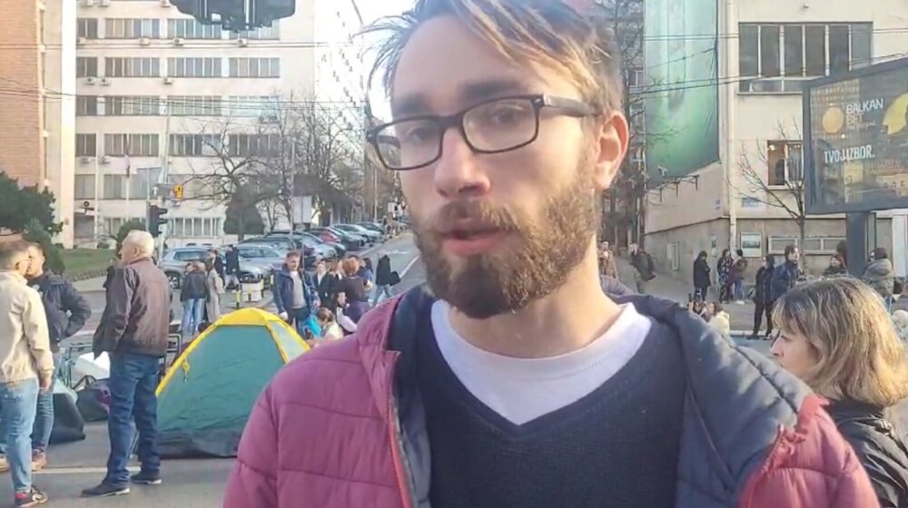 (VIDEO) Student Dušan Milešić koji je juče priveden govori za Danas: Pušten sam da se branim sa slobode 1