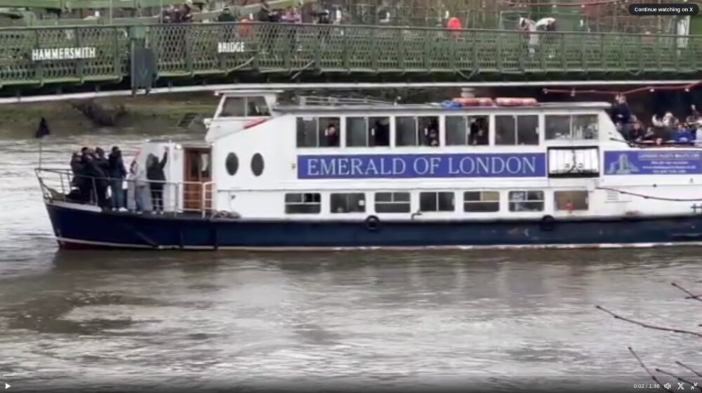 Snimljen trenutak u kojem brod udara u most u Londonu (VIDEO) 1
