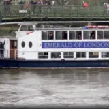 Snimljen trenutak u kojem brod udara u most u Londonu (VIDEO) 9