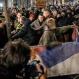 Skup „Srbija protiv nasilja“obeležili brojni incidenti, napad na direktora RZS, početak štrajka glađu Tepić i Aleksića (VIDEO, FOTO) 11