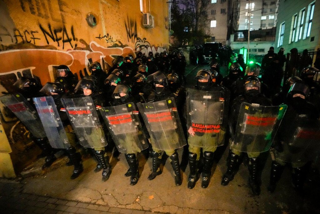 Protest koalicije "Srbija protiv nasilja" ispred RIK-a kroz fotografije 28 Protest koalicije "Srbija protiv nasilja" ispred RIK-a kroz fotografije 28