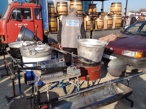 Vavedenjski vasar Kragujevac 16 Od Putina do termo gaća sa sigurnosnom kamerom: Reporter Danasa na Vavedenjskom vašaru u Kragujevcu (FOTO) 16