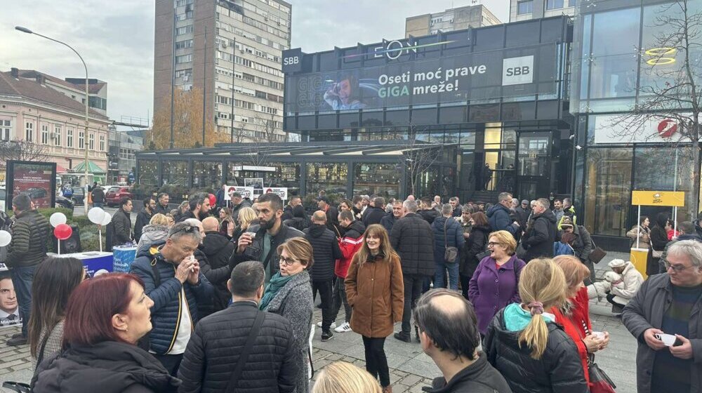 Zagrevanje kuvanim vinom i čajem pred pobedu u pešačkoj zoni „Kod krsta”: Ujedinjeni protiv nasilja - Nada za Kragujevac 1