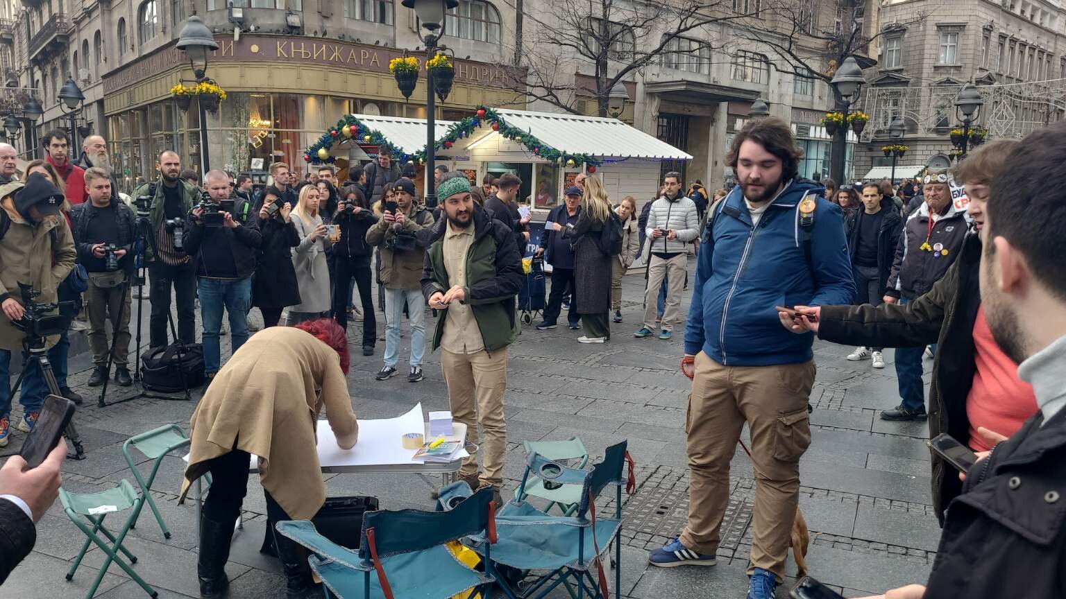 Mladi aktivisti izveli niz protestnih akcija u Beogradu: Najavljena blokada saobraćaja za petak u trajanju od 24 časa (VIDEO, FOTO) 7