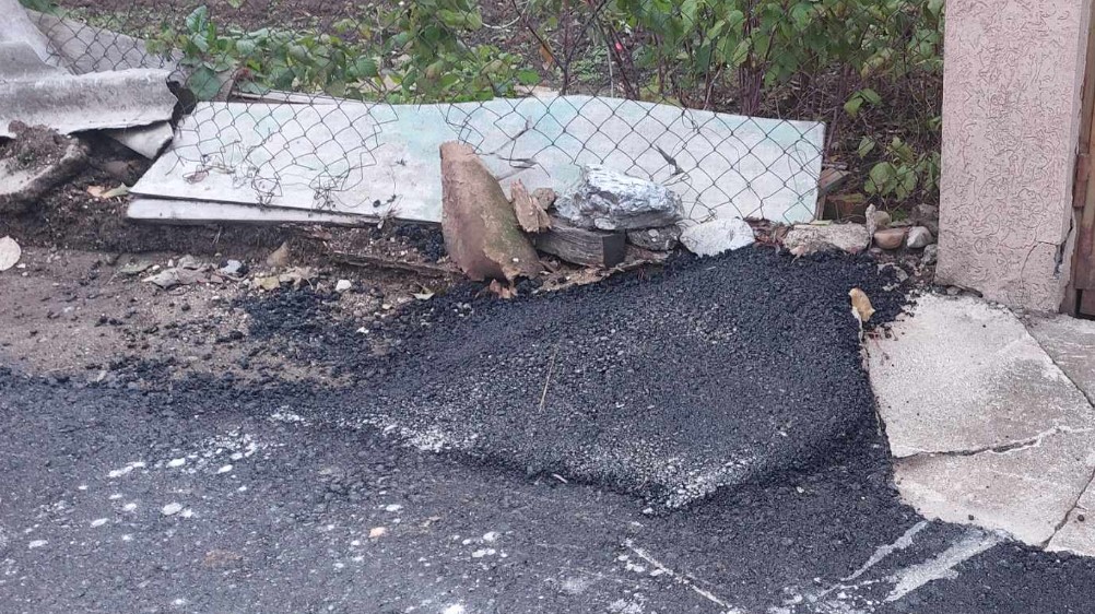 "Kad je pala prva kiša u dvorištu sam dobila jezero": Muke stanara ulice u Zaječaru koja je asfaltirana pred dolazak predsednika Vučića 5 asfaltirana ulica zaječar