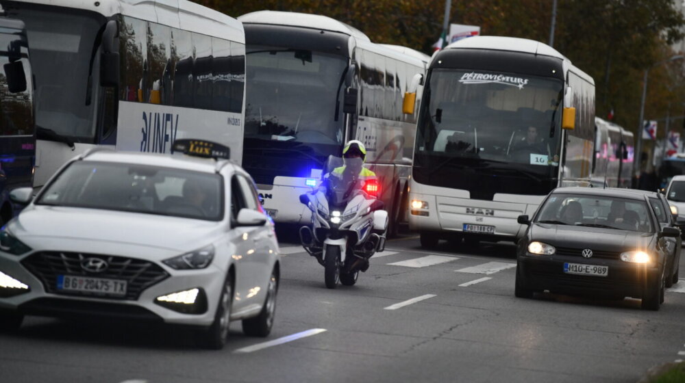 Otežan saobraćaj u Beogradu zbog SNS autobusa 1