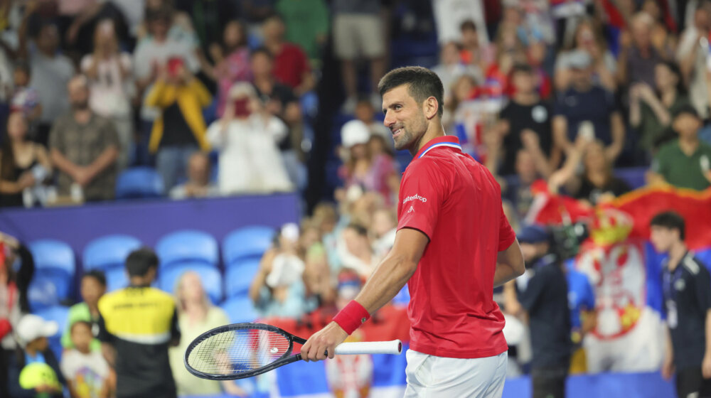(VIDEO) Odbrojavanje uz di-džeja i srpske trobojke: Đoković, Olga Danilović, Troicki i ostali dočekali Novu godinu na terenu u Pertu 1