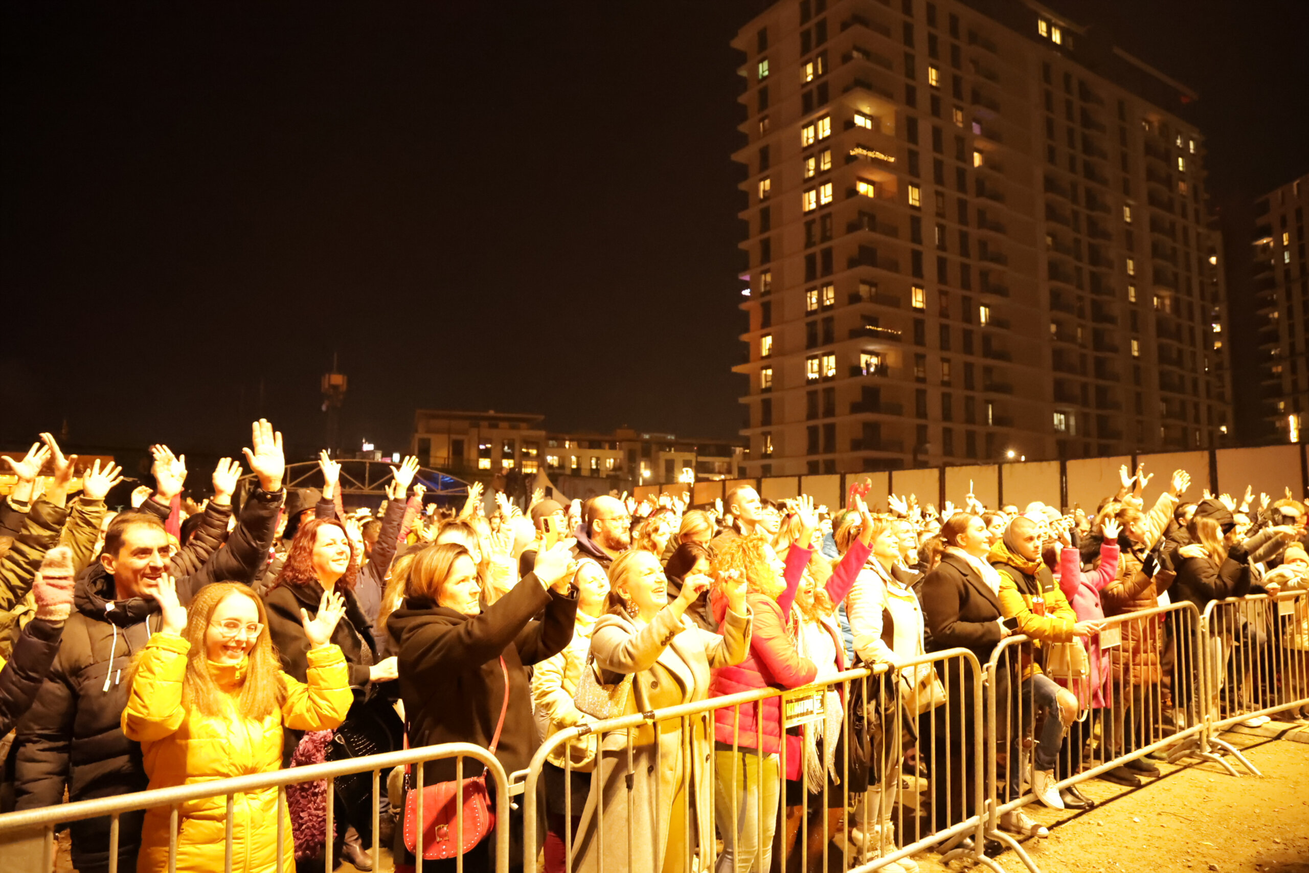 Nova godina dočekana na Trgu republike i Savskoj promenadi u Beogradu (FOTO) 5 Nova godina dočekana na Trgu republike i Savskoj promenadi u Beogradu (FOTO) 5