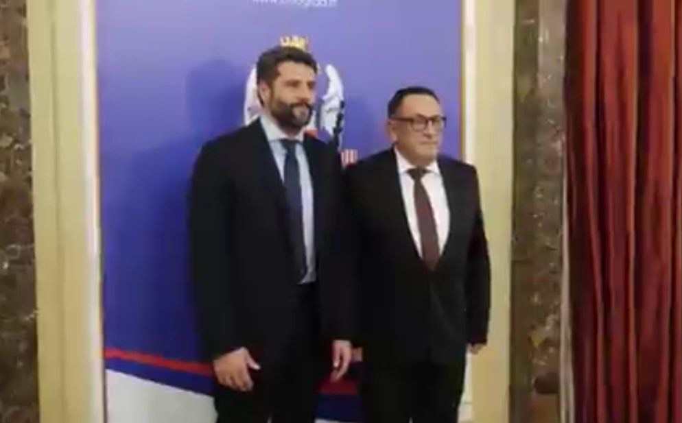 Mila Popović o glasanju načelnika opštine Sokolac na Vračaru: Šapiću, našim parama kupovali ste glasove 3 Mila Popović o glasanju načelnika opštine Sokolac na Vračaru: Šapiću, našim parama kupovali ste glasove 3