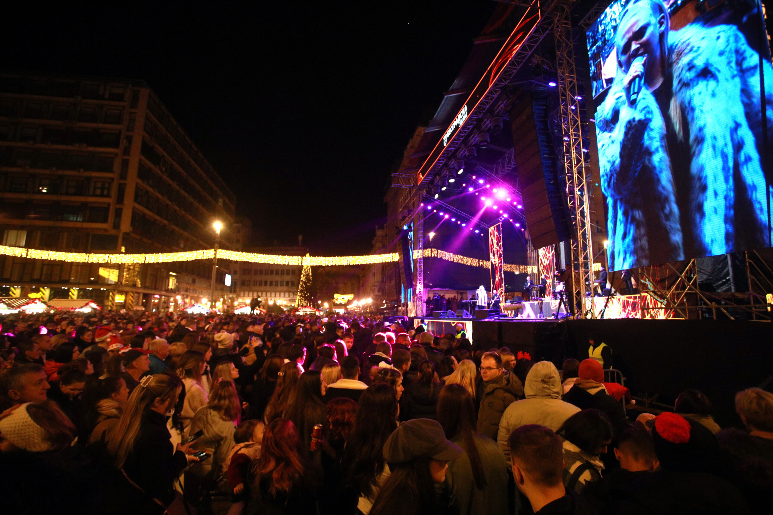 Nova godina dočekana na Trgu republike i Savskoj promenadi u Beogradu (FOTO) 4