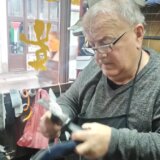 „Pogledaj ga u obuću, pa ga pusti u kuću“: Kako Fikret Nikšić, poznatiji kao Fikro Fleknica, od nestajanja čuva porodični zanat 3