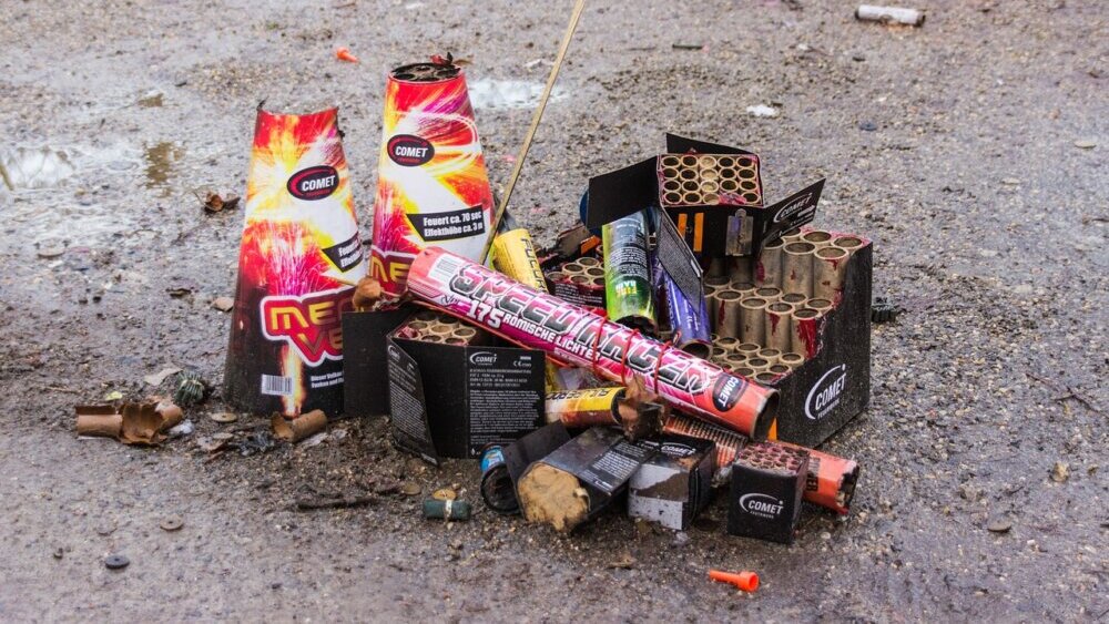 Praznična buka, petarde "Jedva čekamo polovinu januara i kraj euforije": Kako se u domovima osoba sa autizmom nose sa prazničnom bukom? 2