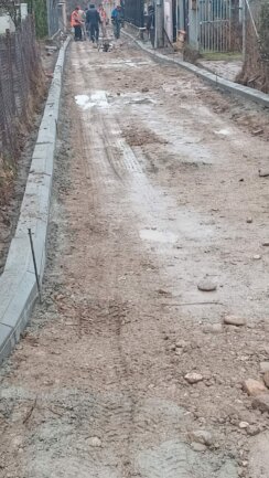 foto, delijski vis ponovo asfaltziranje 3, foto d. velickovic Građani niškog naselja Delijski Vis u petak ponovo blokiraju saobraćaj, tražeći asfalt i kanalizaciju 6