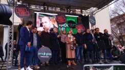 "Ova godina je bila odvratna, ali na njenom kraju mi ipak imamo poslednju reč": Tribina ProGlasa ispred pozorišta u Nišu 5